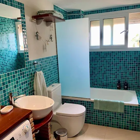 Carihuela Beachfront Penthouse, Unique Views 토레몰리노스