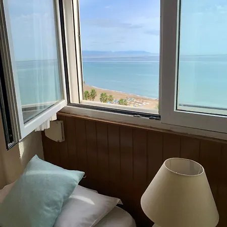 Carihuela Beachfront Penthouse, Unique Views Апартаменти
