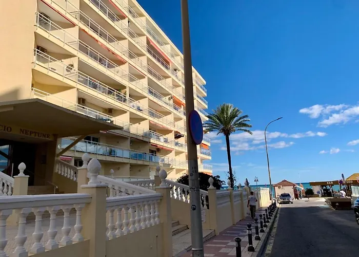 Carihuela Beachfront Penthouse, Unique Views Apartamento