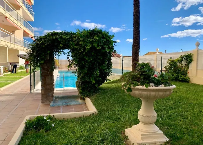 Carihuela Beachfront Penthouse, Unique Views Appartement *