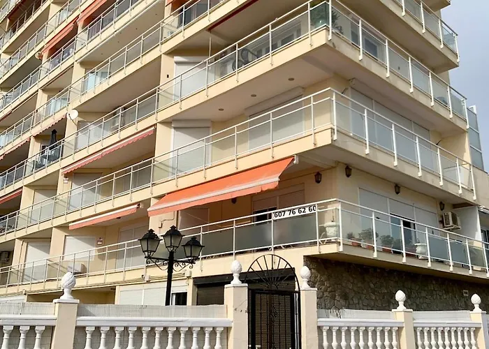 Carihuela Beachfront Penthouse, Unique Views Apartamento *