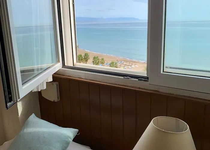 Carihuela Beachfront Penthouse, Unique Views Apartamento