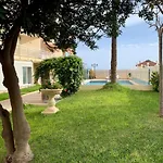 Carihuela Beachfront Penthouse, Unique Views شقة