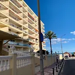 Carihuela Beachfront Penthouse, Unique Views شقة