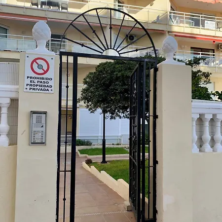 Carihuela Beachfront Penthouse, Unique Views Appartement *